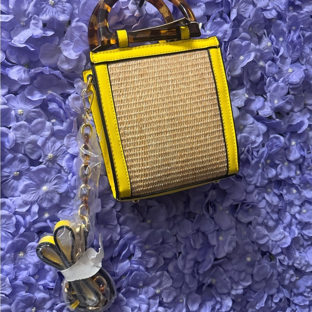 🔥New IN 💡ATTIRE YELLOW CROSSBODY BAG🔥 - Picture 7 of 9